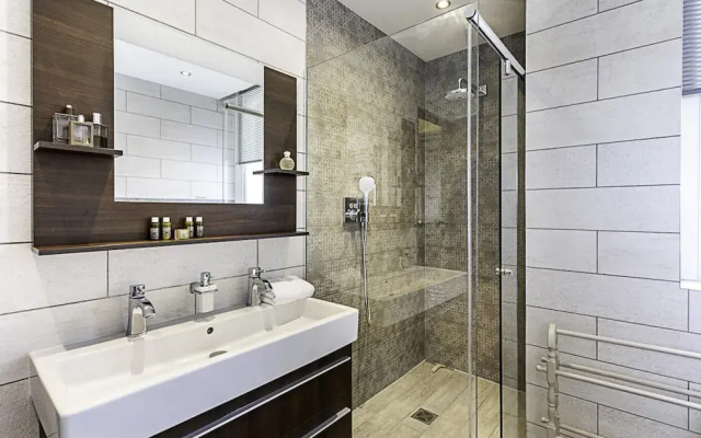 Well-designed Chelsea Flat