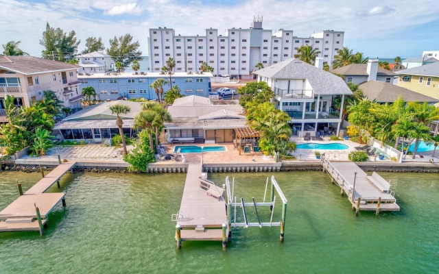 Manatee Home - Water Front Pool Home