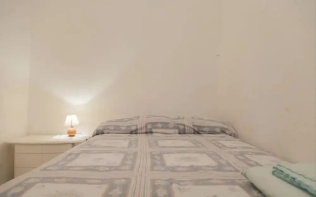 1 Bed Flat - Sleeps 2 - Parking