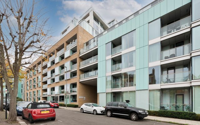 Luxury Flat With Private Terrace in Central Wandsworth by Underthedoormat