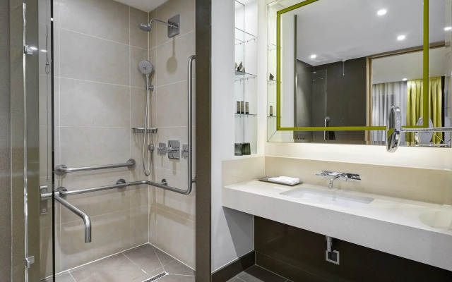 Crowne Plaza London - Battersea