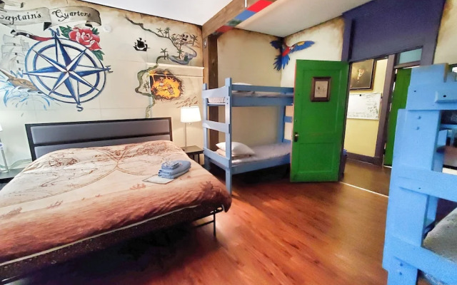 Pirate Haus Inn - Hostel