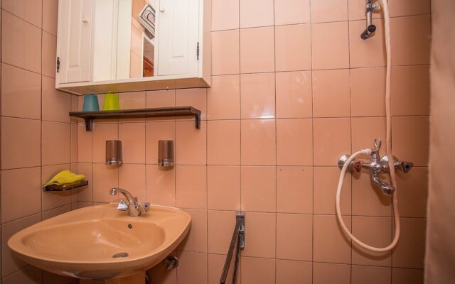 Apartments and rooms Anita