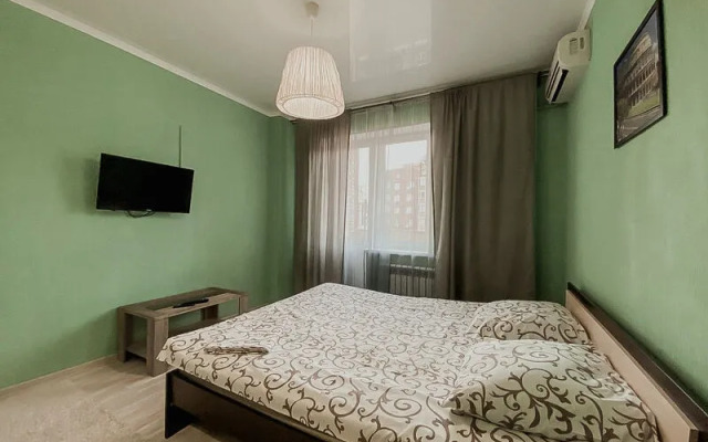 Apartments Green FOX on st. Latysheva, 3e/1