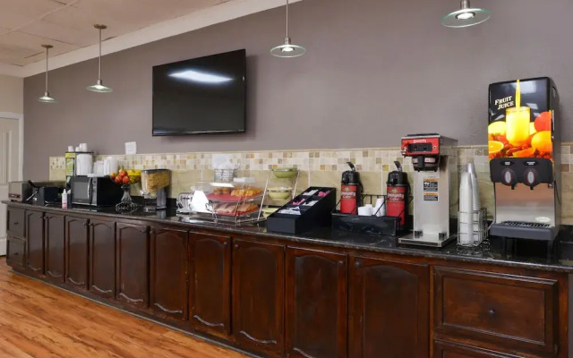 Airport Inn