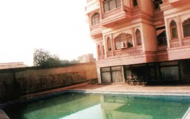 Hotel Raj Vilas Place