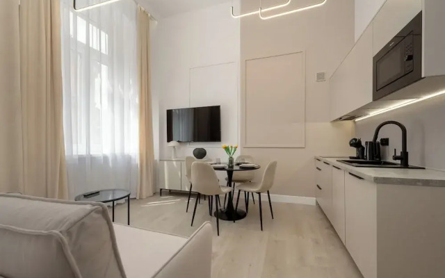 Cozy Apartment for 8 by Renters
