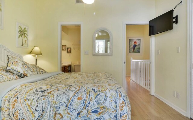 A Place In Paradise by Avantstay Key West Walkable w/ Shared Pool Week Long Stays Only