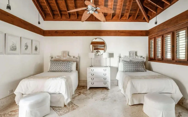 Sunny Vacation Villa 67