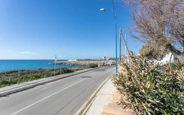 Emma's Villa facing the sea with swimming pool