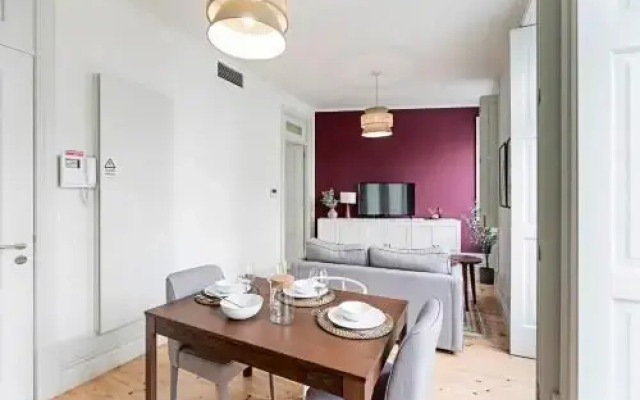 Camões Flat w/ AC & Balcony by LovelyStay