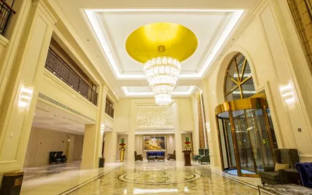 Xianhua Sandalwood Lakeside Hotel