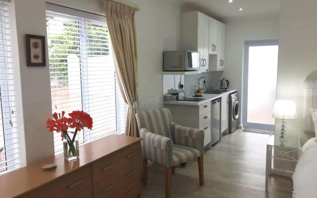 Summer Place, Southern Cross Drive, Constantia, Cape Town