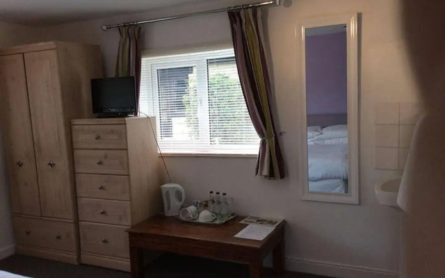 Priory Tearooms Burford With Rooms