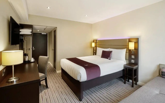 Premier Inn London Hammersmith (Shepherds Bush Road)