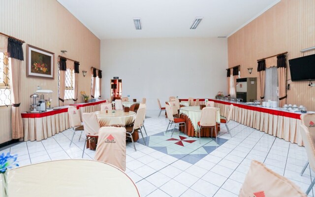 OYO 1346 Sinergi Hotel Gresik