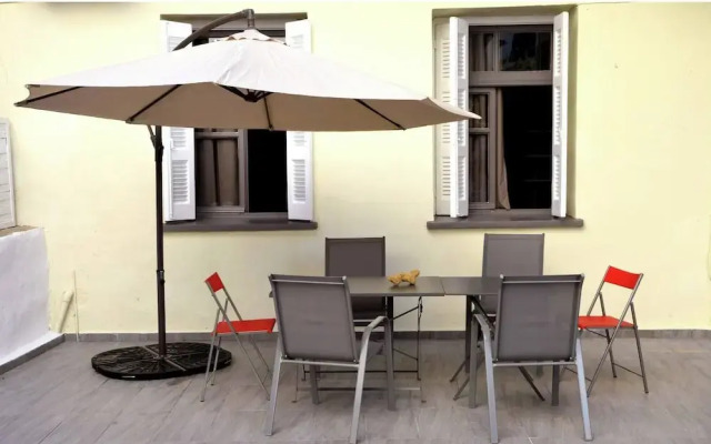 Renovated Home Next To Old Town