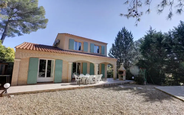 villa 8 pers, climatisée, piscine chauffée, un havre de paix sous les pins parasols