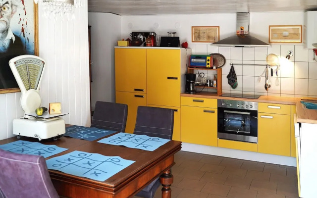 Holiday Home With art