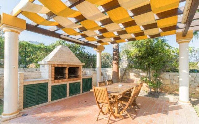 Villa - 4 Bedrooms with Pool and WiFi - 102546