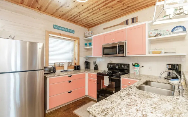 Resort Pool & Pet Friendly Sleeps 9