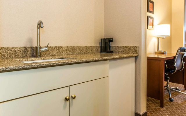 Comfort Inn East