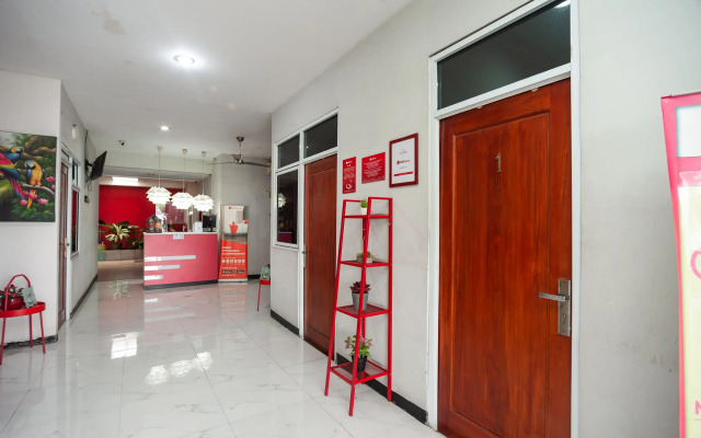 RedDoorz Plus near Mall Kelapa Gading