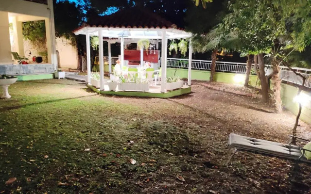 Quiet House with Private Garden