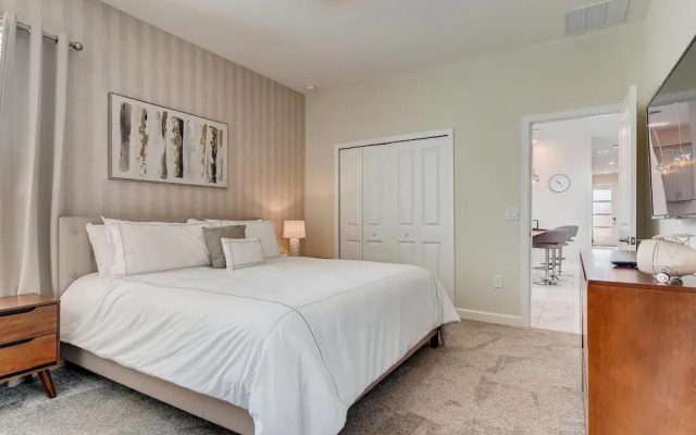 8923 CC - Fabulous 5BR Single Family: Sleeps 12 - Private Pool -