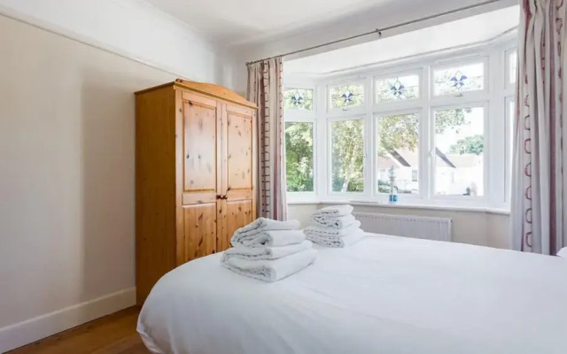 Woodstock in Poole With 2 Bedrooms and 1 Bathrooms