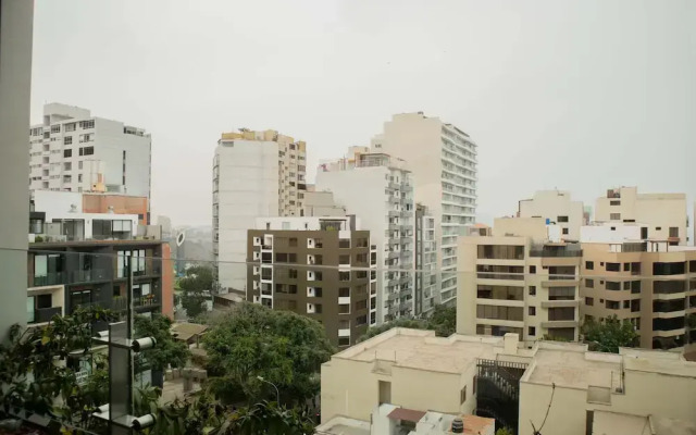 w Elegant 2BR Apartment in Miraflores Steps From Larcomar