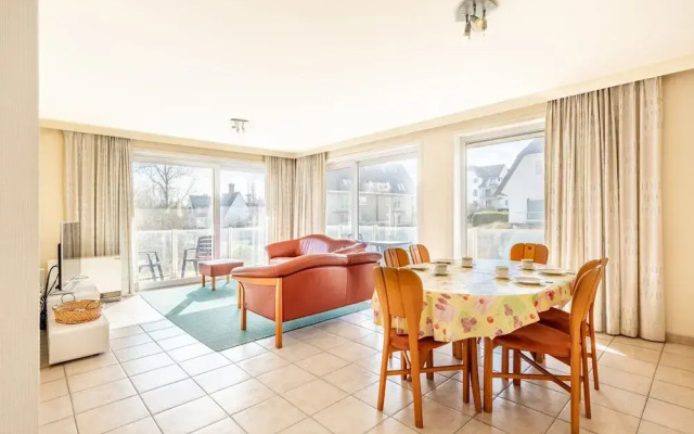 Modern 1st Floor Apartment in Oostduinkerke