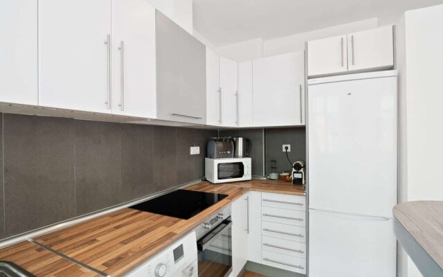 New Design 2 Bed Apt Next to the Metro
