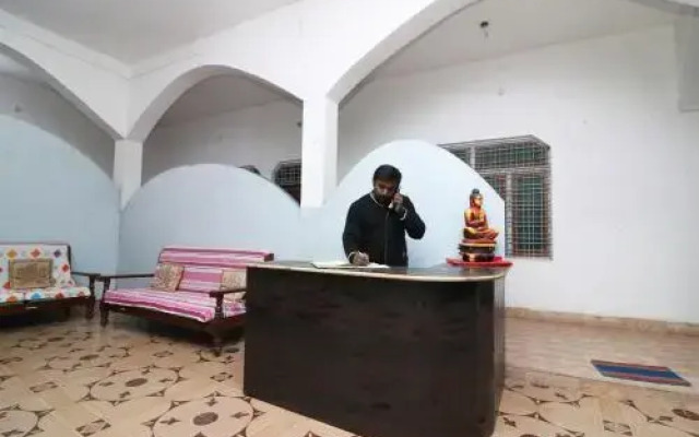OYO 24823 Amrit Guest House