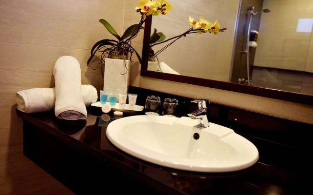 Aura One Hotel