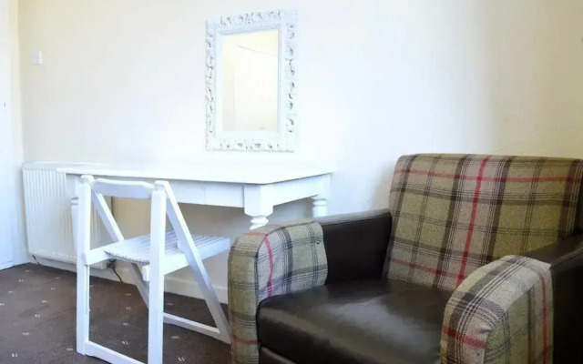 Crags View Apartment