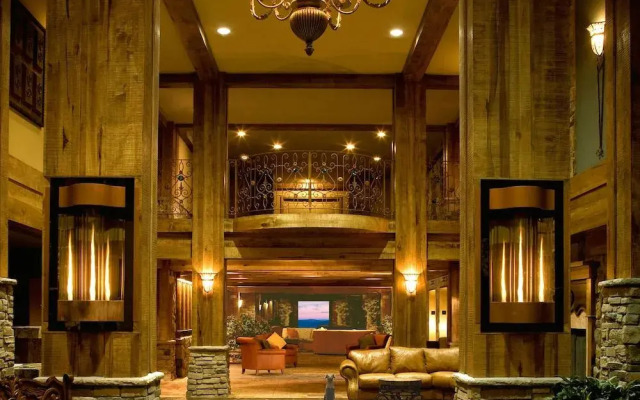 Grand Cascades Lodge