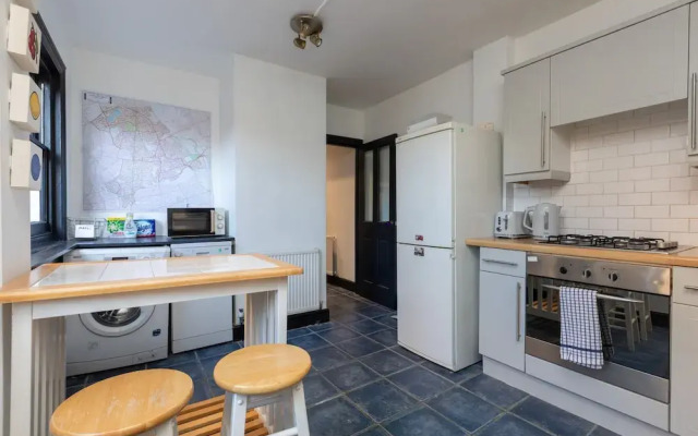 Serene and Spacious 1 Bedroom Garden Flat in Clapton