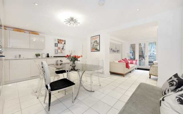 Chelsea 2 Bedroom Luxury Apartment Sleeps 6