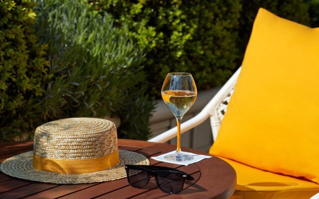 Hotel Raphael