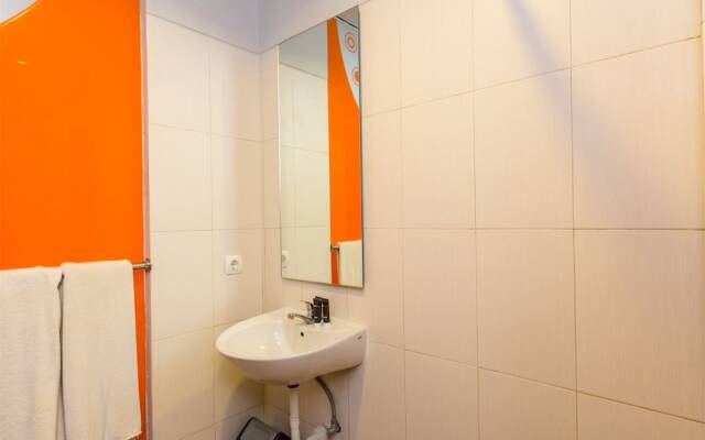 RedDoorz Plus @ Padma Utara 3