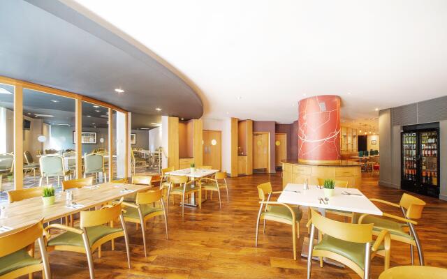 Holiday Inn Reading South M4 Jct11 by IHG