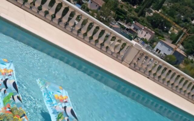 2 logements pour 10 personnes +piscine luxe
