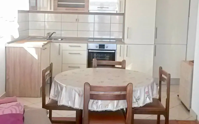 Sea View Apartment Serene, Sleeps 7