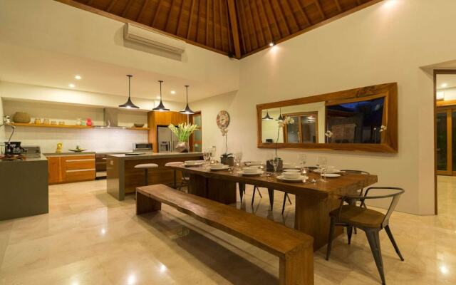 Luxury 4 Bedroom Villa With Private Pool, Bali Villa 2043