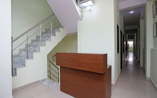 OYO 17293 Country Residency