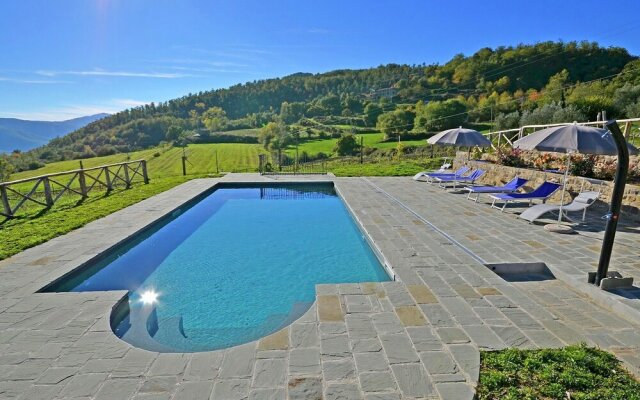 Villa with Private Pool near Cortona in Calm Countryside & Hilly Landscape