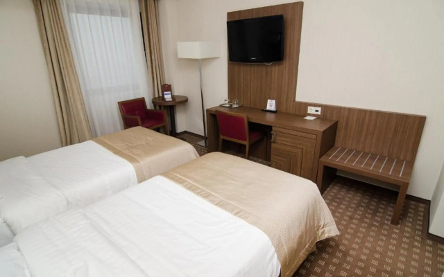 Central Plaza Hotel