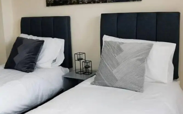 Comfy Duplex 2-bed Apartment in Milton Keynes