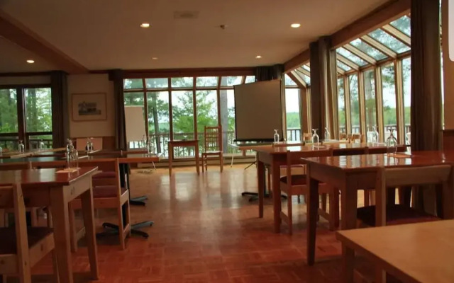 Westwind Inn on the Lake
